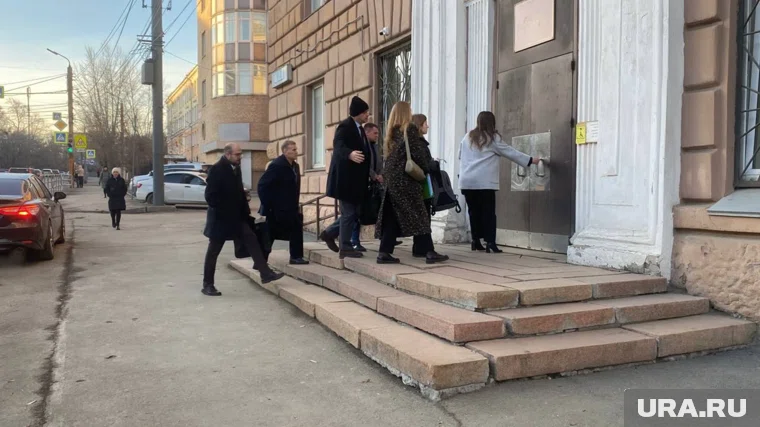 Адвокаты и представители прибыли в суд на рассмотрение дела ОПГ "Махонинские"