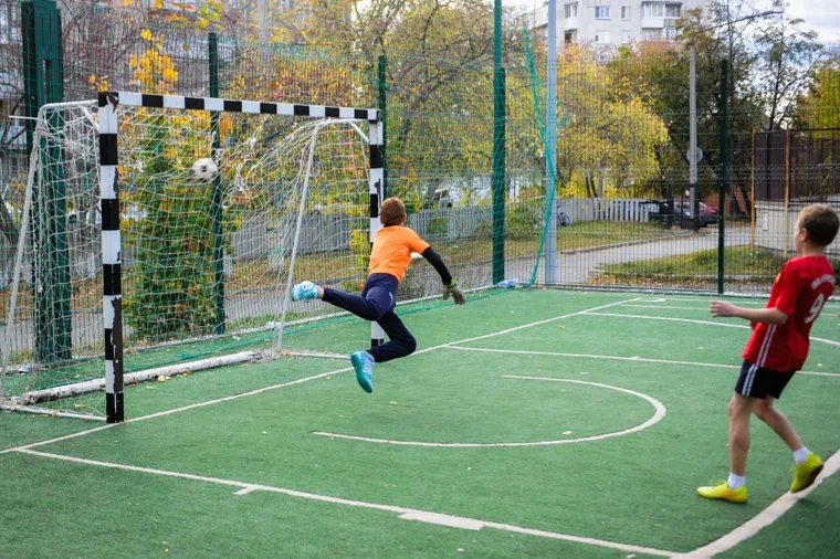 Город Озерск, интервью с главой Евгением Щербаковым. Челябинская область, футбольное поле, спорт, спортплощадка