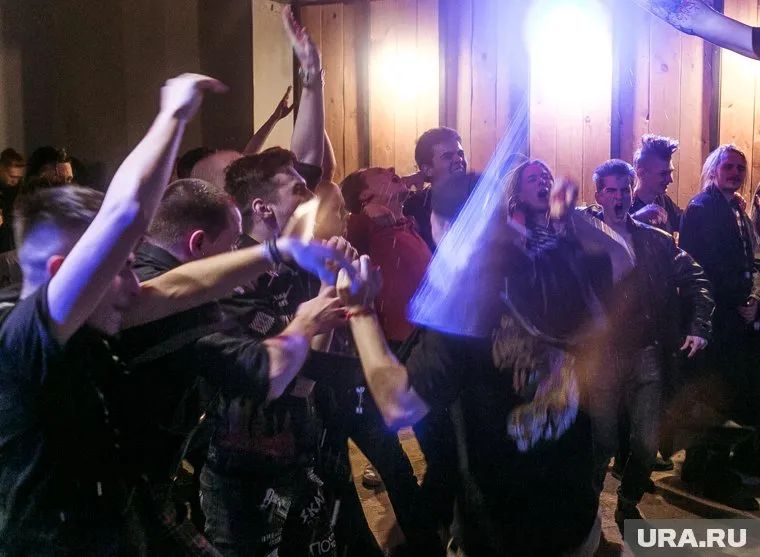 Выступления рок групп в баре проходят каждые выходные