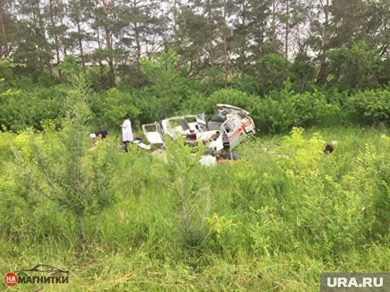 От машины скорой помощи остался лишь металлолом