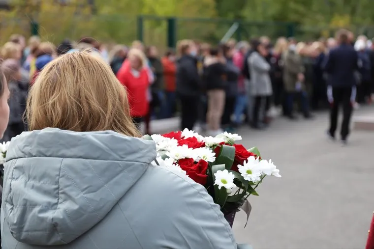 В Кировграде прощаются со зверски убитыми матерью и ее детьми.