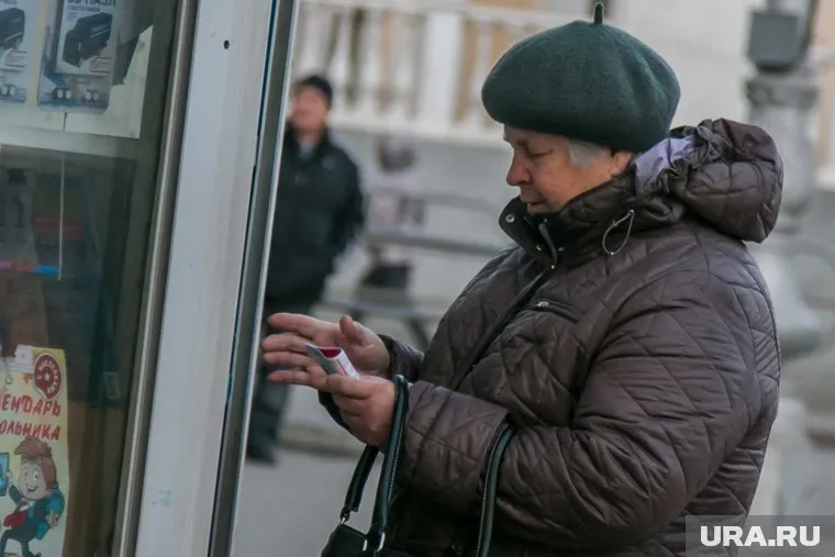 В Сургуте продавец киоска заманивает пенсионеров покупать лотерейные билеты