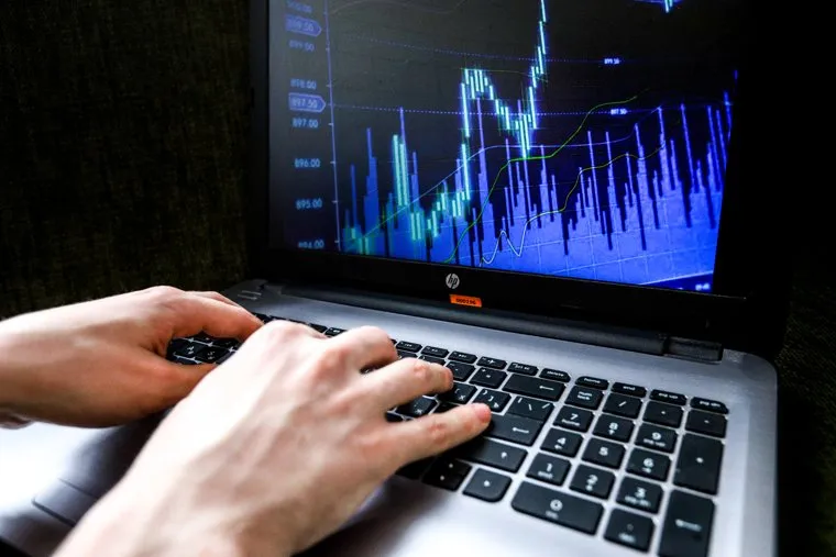 Клипарт. Компьютерная клавиатура, монитор, графики, приложения. Курган