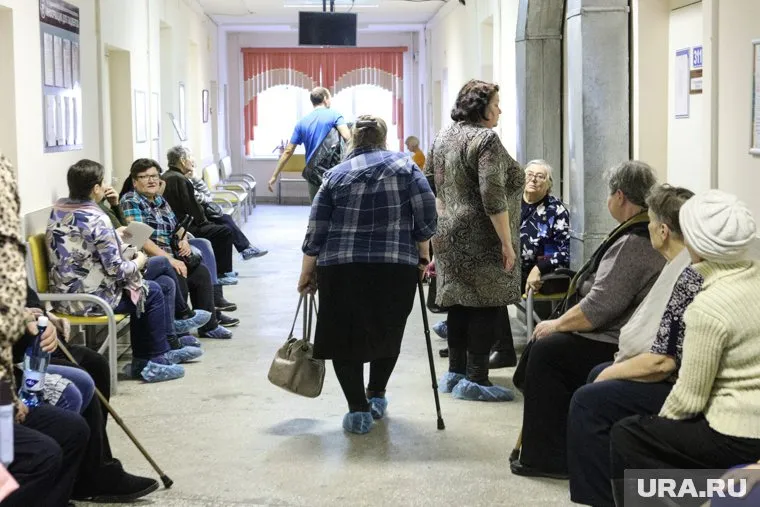 Пациенты больницы в Нижнем Тагиле не могут дождаться приема врача (архивное фото)