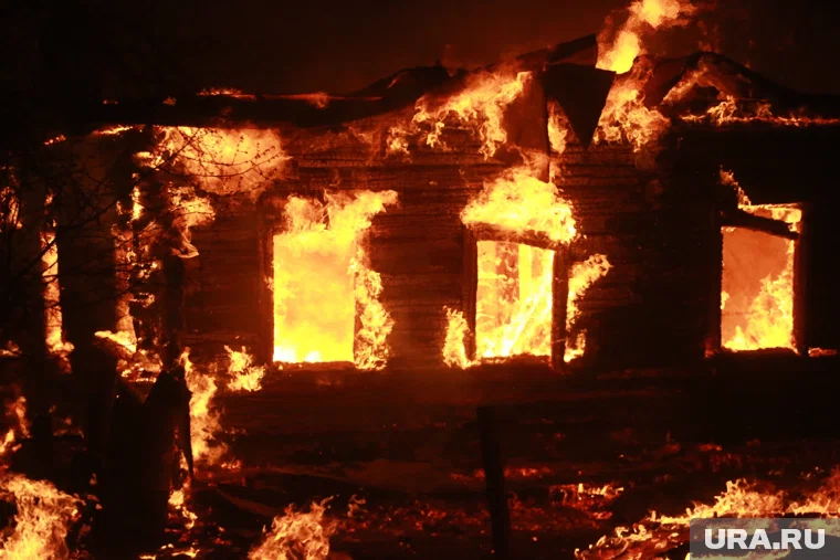 В Сургуте на пожаре погибли семь человек, трем удалось спастись