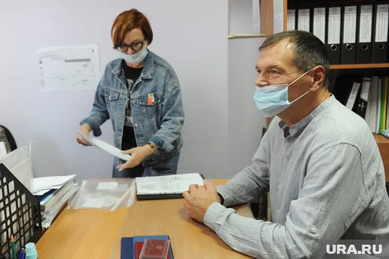 Андрей Барышев сдал в ТИК документы на участие в выборах, но подписи уже не принес