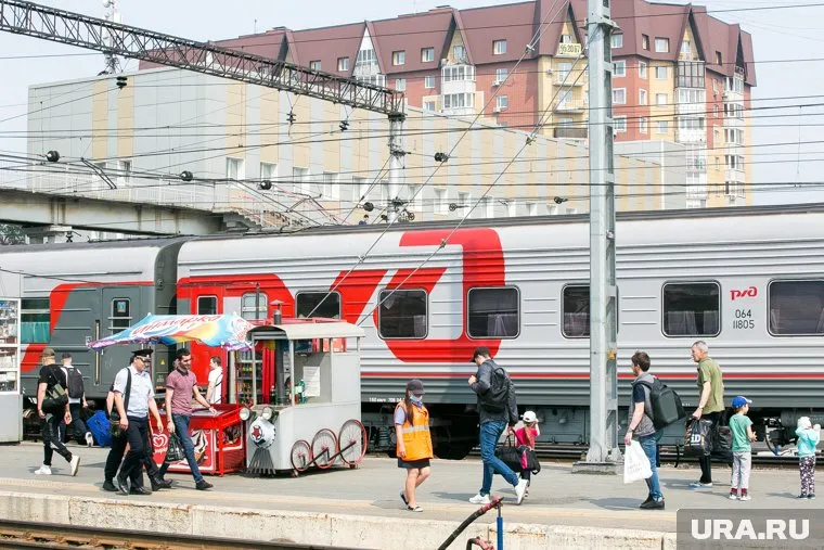 Некоторые поезда задерживаются более чем на четыре часа 