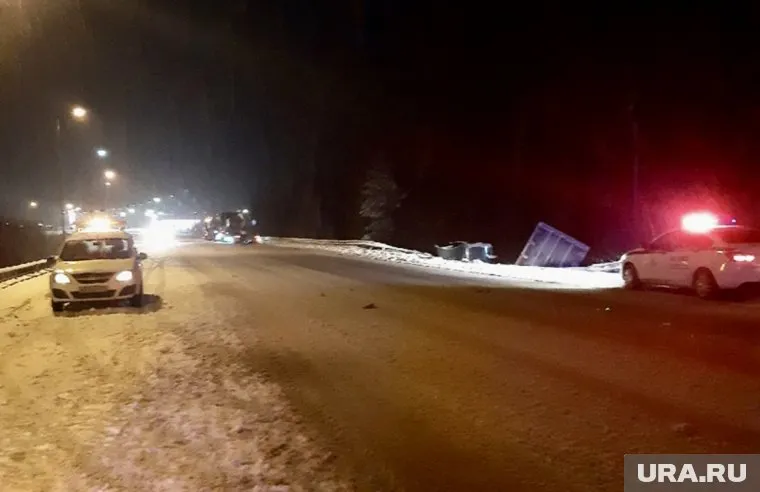 На трассе Пермь — Екатеринбург грузовик с 13 тоннами пива столкнулся с тягачом, везущим 15 тонн пельменей