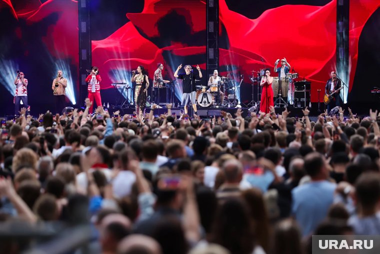 Сколько стоит пригласить звезду на Новый год: гонорары и райдеры артистов