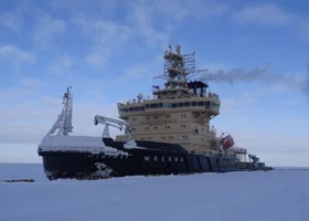 «На самой вершине мире»: ледоколы России и Франции встретились в неожиданном месте