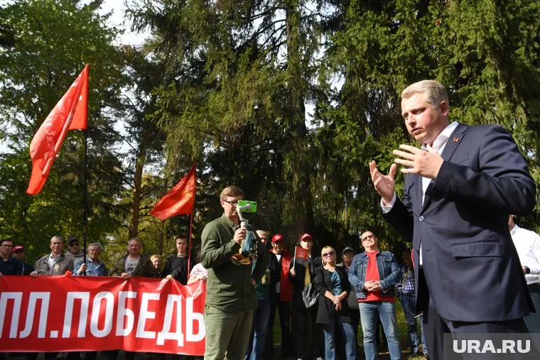 Сейчас во фракции КПРФ в заксо, которую возглавляет Александр Ивачев, девять депутатов