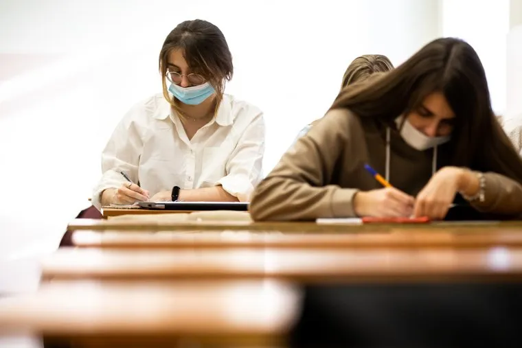 Первый учебный день в Уральском федеральном университете (УрФУ) после карантинных мер. Екатеринбург