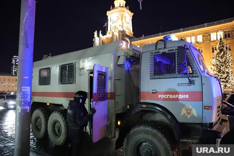 В машине установлена дополнительная защита лобового стекла