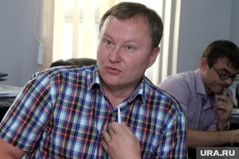 Эдуард Шашков свозил мусор на площадку по проспекту Конституции,7 без разрешения