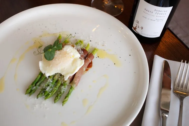 Дегустация вин и закусок из меню винного бара Code de Vino. Екатеринбург