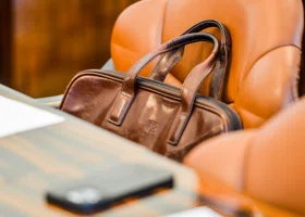 Судьбы мэров-аутсайдеров на выборах свердловского губернатора подвесили