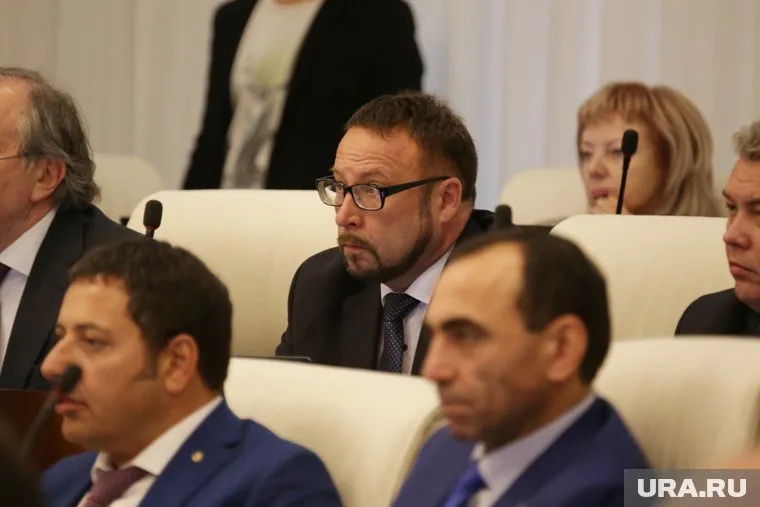 Товарищи по партии не простили Аркадию Непряхину лояльность к правительственной реформе