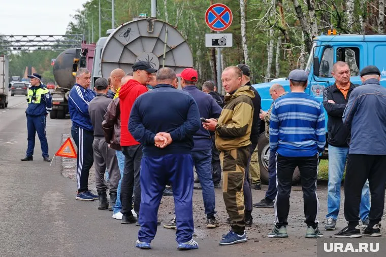 Водители протестовали в Кургане из-за штрафов за перевозки во время наводнения