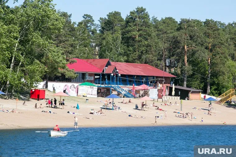 База отдыха расположена на берегу реки Тромъеган