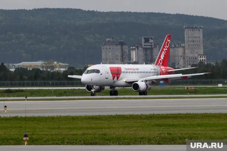 Прокуроры начали проверку после инцидента с самолетом Red Wings, у которого отказало шасси при посадке