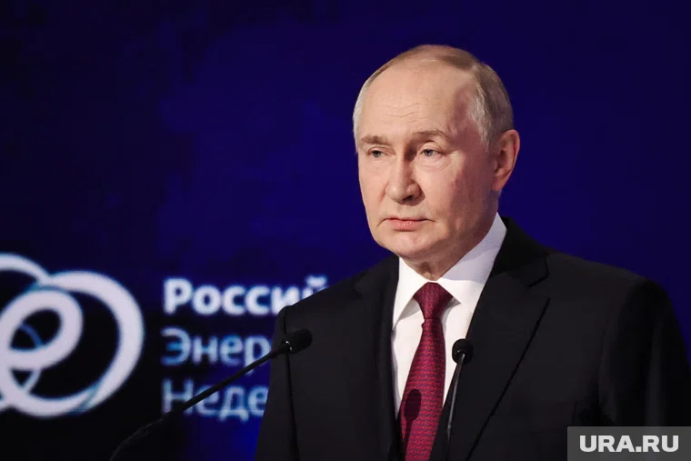 Путин призвал не откладывать рождение детей