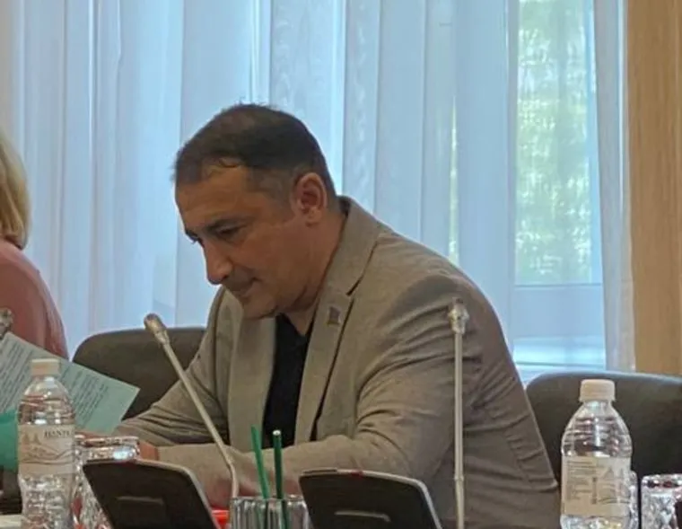 Депутат думы ХМАО Халид Таги-заде лишился поста зампреда комитета и зарплаты после своего заявления о мигрантах