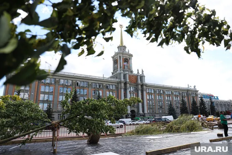 Возведение зеленого оазиса на площади 1905 года в рамках фестиваля "Атмосфера". Екатеринбург
