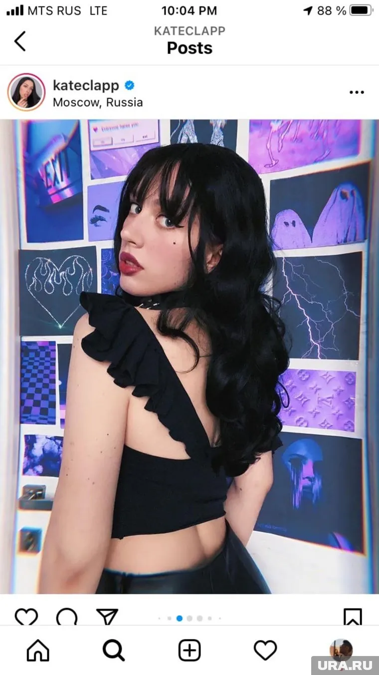 Катя Клэп носит много разных колец