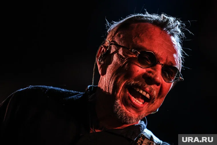 Сукачев заявил, что не ко всем покинувшим Россию звездам он имеет такую же лояльность, как к Пугачевой