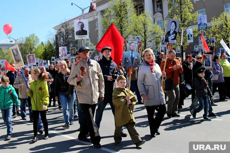 В шествии участвуют люди всех возрастов и год от года участников становится больше