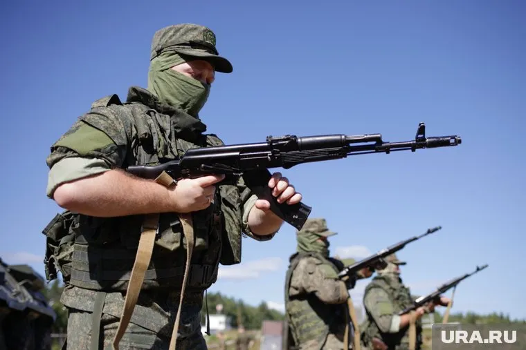 Шадринским бойцам из зоны СВО вручили госнаграды