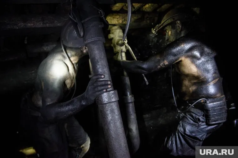 При ЧП пострадали двое горняков (архивное фото)