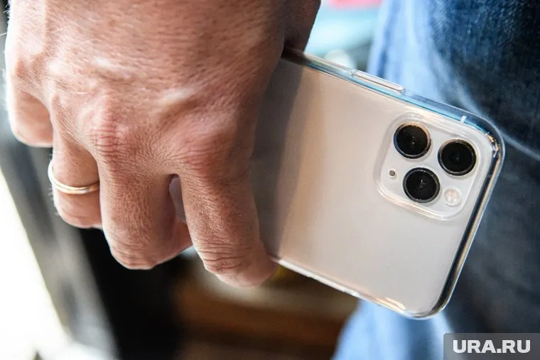 Запрет на использование IPhone для чиновников зависит от рекомендаций спецслужб, сказал Дмитрий Песков