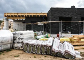 Эффект волны: кто из производителей строительных материалов может закрыть производства в Тюмени