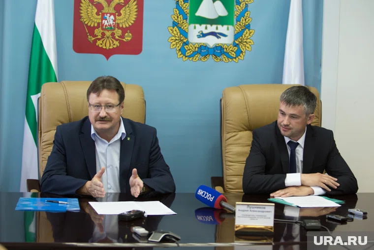 Опытный чиновник Андрей Лушников (слева) возглавит агропромышленный департамент Курганской области