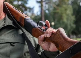 Свердловчанин в упор расстрелял мужчину на улице