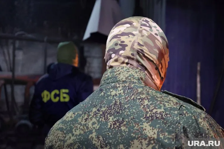 Оперативники проводят обыски у родных осужденных, захвативших в СИЗО в Ростове заложников, передает Mash