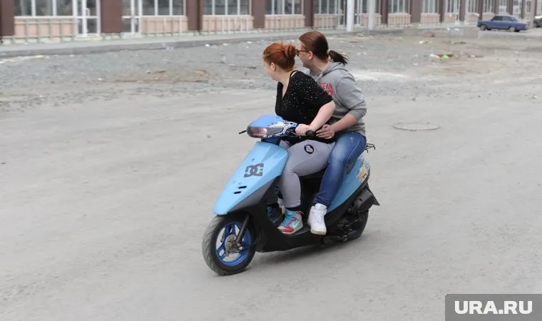 Зачастую на мопедах и питбайках гоняют дети, которые не соблюдают ПДД и не имеют прав (архивное фото)