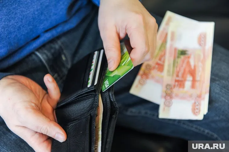 Заработная плата выплачивается дважды в месяц