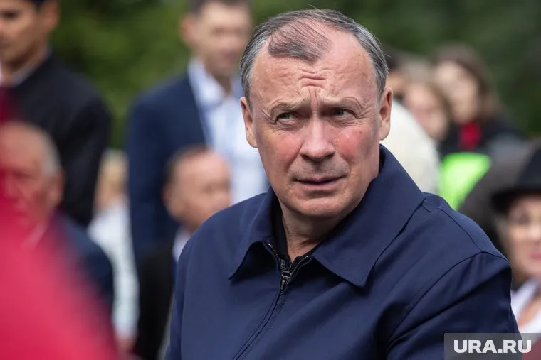 Алексей Орлов дает понять своим знакомым, что переезжать не планирует