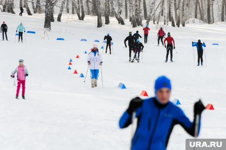 Принять участие в лыжной гонке могут жители из других регионов (архивное фото)