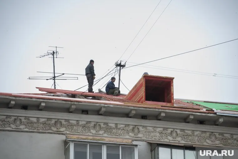 В Пермском крае сорвался с крыши и погиб молодой рабочий