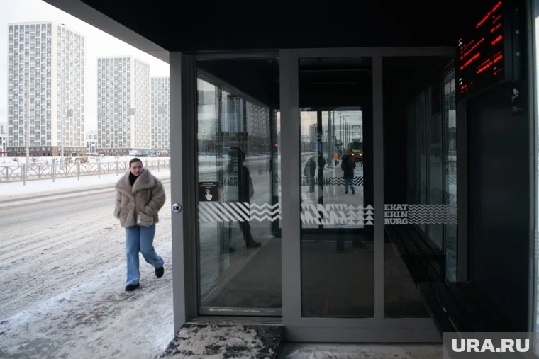 В теплых остановках Ноябрьска проводят монтаж систем видеонаблюдения  