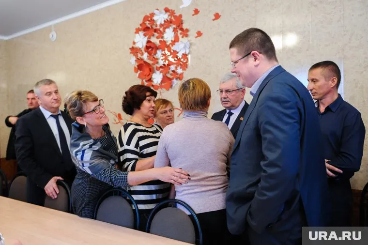 Анатолий Векшин (второй справа), Владимир Мякуш (третий справа) и Марина Поддубная (пятая справа) приезжали в Розу в октябре