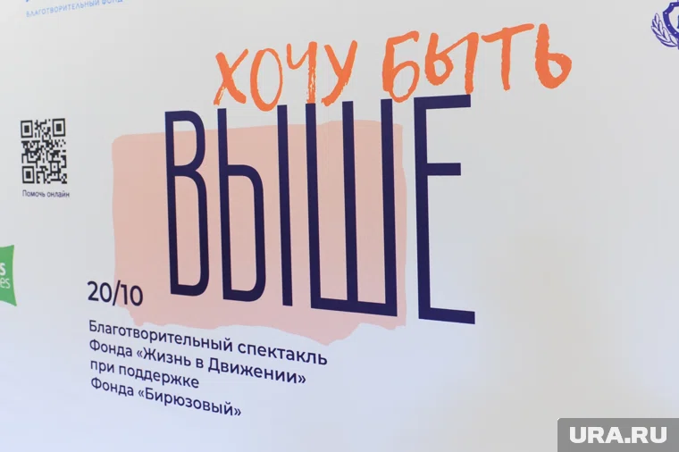 Спектакль рассказывает непростые истории о взрослении молодых людей с особенностями