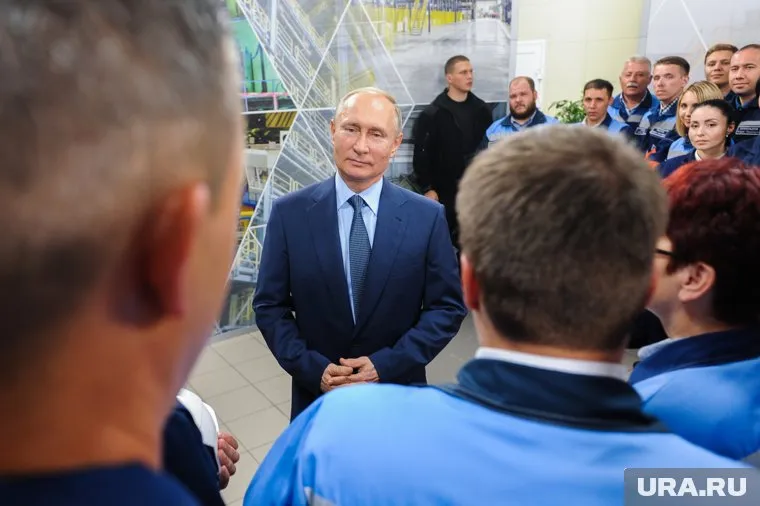 Окружение Владимира Путина вовремя не ревакцинировалось от коронавируса, сказал Дмитрий Песков