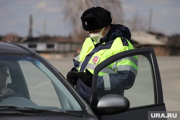 Сотрудники ГИБДД помогли свердловчанину избежать пробок