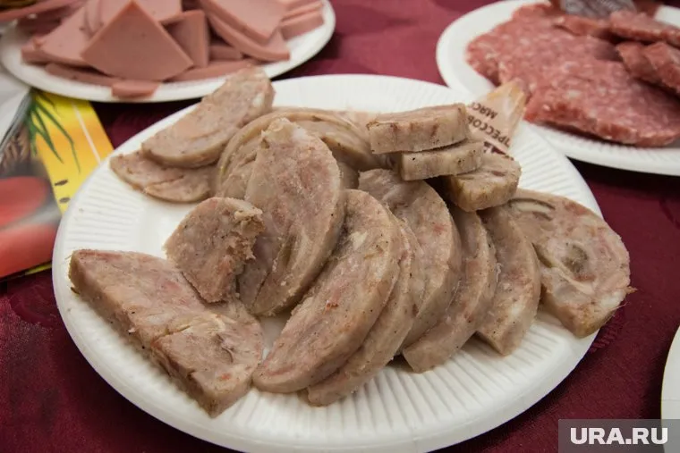 Бывшие работники пожаловались на холод в цехе, где производят холодец