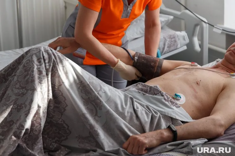 В Нижневартовске 8 человек попали в больницу после еды из службы доставки