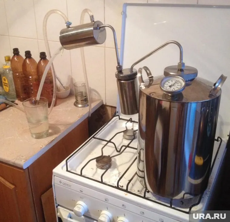 Взрыв самогонного аппарата разрушил квартиру